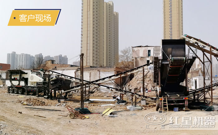 移動(dòng)石料破碎設(shè)備生產(chǎn)現(xiàn)場