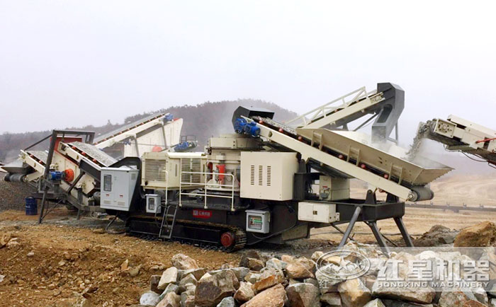 履帶式小型流動打石機現(xiàn)場作業(yè) 履帶式小型流動打石機現(xiàn)場作業(yè)