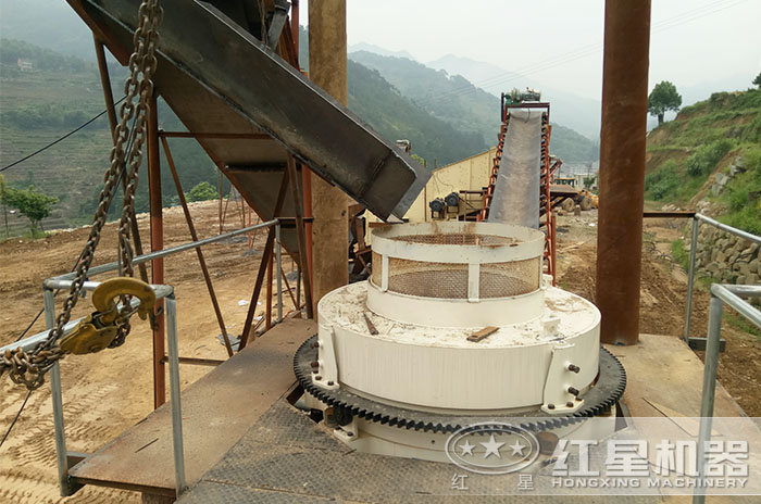 環(huán)保型風(fēng)化石制砂生產(chǎn)線生產(chǎn)現(xiàn)場(chǎng) 環(huán)保型風(fēng)化石制砂生產(chǎn)線生產(chǎn)現(xiàn)場(chǎng)