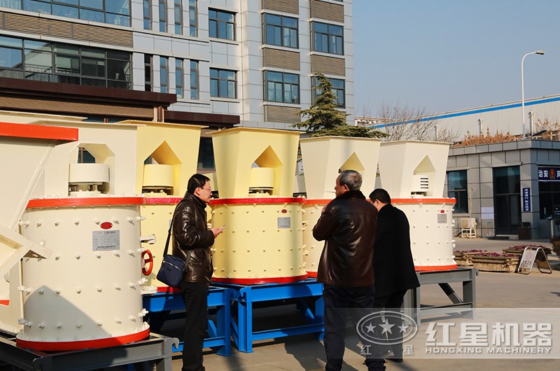 客戶到紅星機器廠參觀設(shè)備