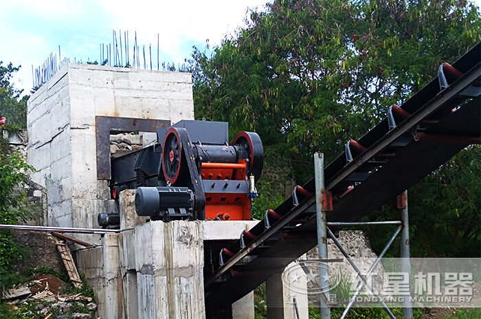 顎式破碎機作業(yè)現(xiàn)場 顎式破碎機作業(yè)現(xiàn)場