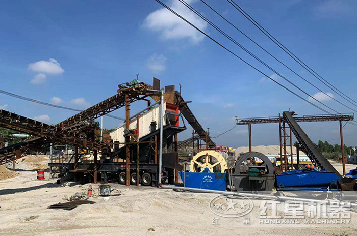 移動(dòng)制砂機(jī)作業(yè)現(xiàn)場(chǎng) 移動(dòng)制砂機(jī)作業(yè)現(xiàn)場(chǎng)