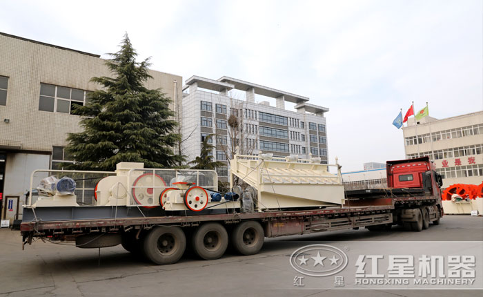 輥式破碎機設備發(fā)貨