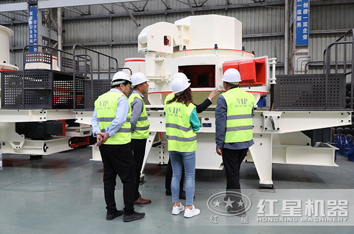 客戶到紅星機(jī)器鵝卵石制砂機(jī)廠家參觀 客戶到紅星機(jī)器鵝卵石制砂機(jī)廠家參觀