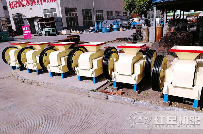紅星機(jī)器專業(yè)的對(duì)輥式破碎機(jī)直銷廠家 紅星機(jī)器專業(yè)的對(duì)輥式破碎機(jī)直銷廠家