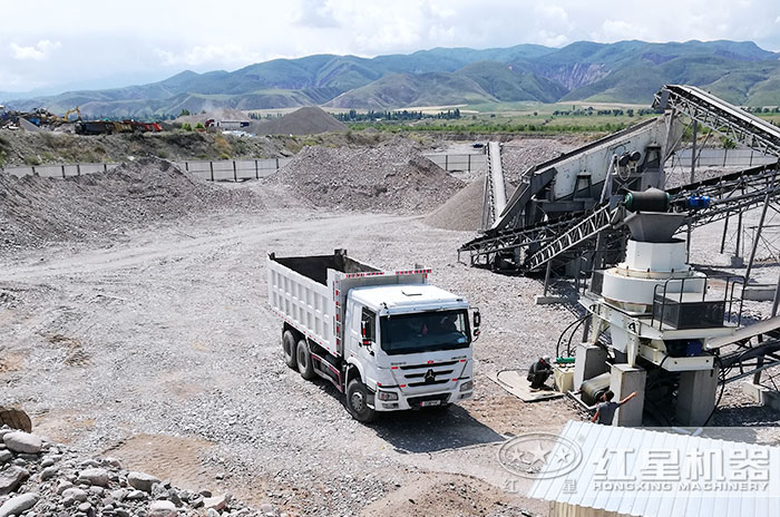 紅星石頭制砂生產(chǎn)線作業(yè)現(xiàn)場 紅星石頭制砂生產(chǎn)線作業(yè)現(xiàn)場