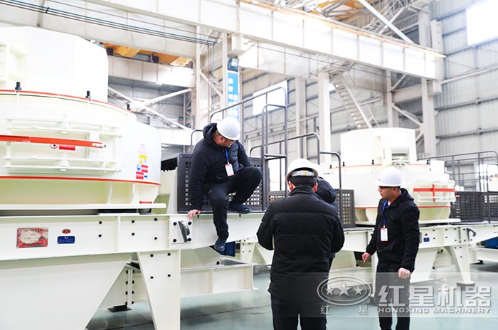 浙江麗水用戶來河南紅星參觀考察打石砂機(jī) 浙江麗水用戶來河南紅星參觀考察打石砂機(jī)