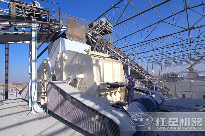 反擊式錘式破碎機施工現(xiàn)場