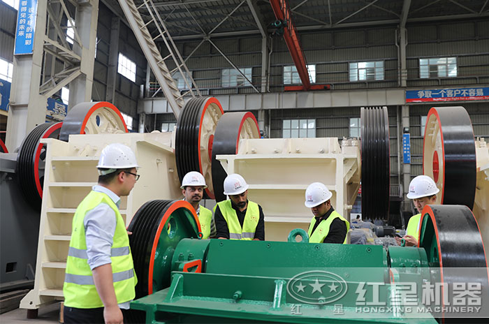 印度用戶來(lái)紅星廠區(qū)參觀試機(jī) 印度用戶來(lái)紅星廠區(qū)參觀試機(jī)