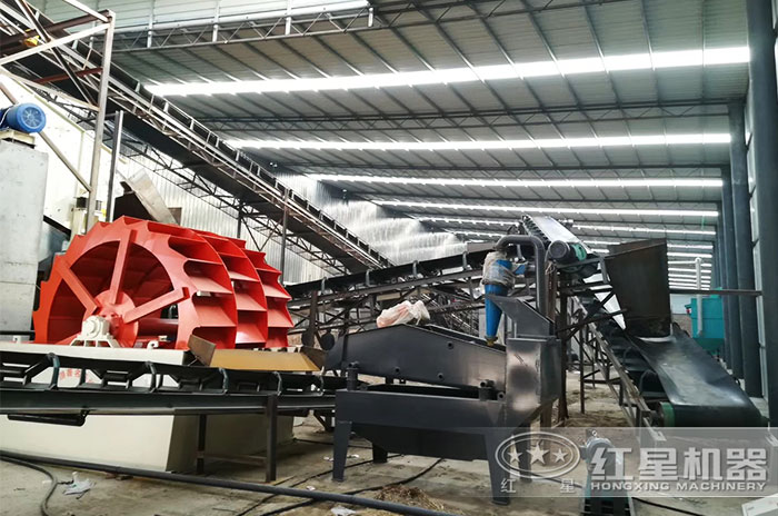 洗砂機(jī)現(xiàn)場作業(yè) 洗砂機(jī)現(xiàn)場作業(yè)