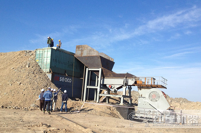 定期對(duì)設(shè)備進(jìn)行檢修維護(hù)現(xiàn)場