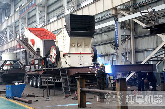 紅星機器專業(yè)化移動破碎機生產車間 紅星機器專業(yè)化移動破碎機生產車間