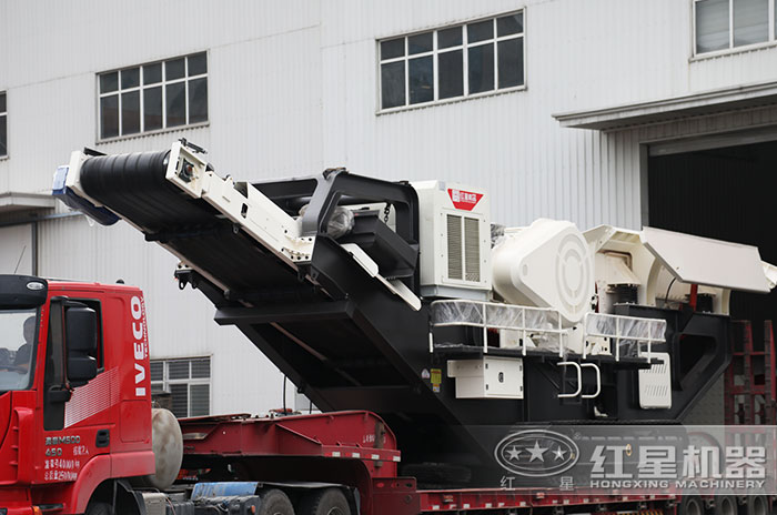 紅星機(jī)器履帶式移動(dòng)破碎機(jī)現(xiàn)場發(fā)貨