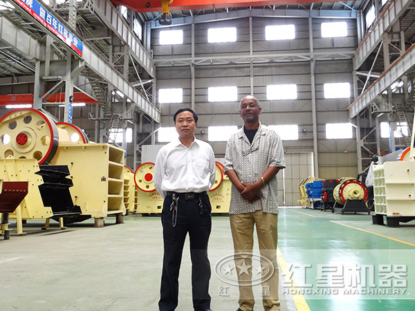 客戶(hù)到廠區(qū)參觀設(shè)備