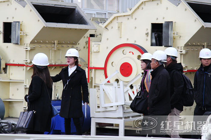 客戶到廠參觀細碎機 客戶到廠參觀細碎機