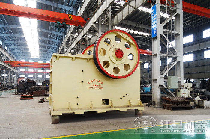 傳統(tǒng)鄂式破碎機展示 傳統(tǒng)鄂式破碎機展示