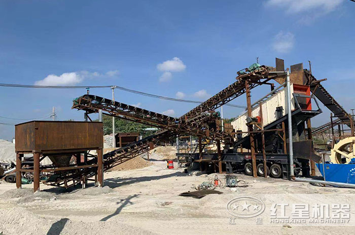 紅星用戶移動式河卵石打砂機(jī)作業(yè)現(xiàn)場 紅星用戶移動式河卵石打砂機(jī)作業(yè)現(xiàn)場
