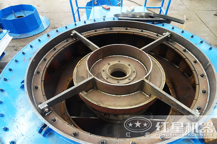 VSI磕沙機(jī)內(nèi)部結(jié)構(gòu)展示圖 VSI磕沙機(jī)內(nèi)部結(jié)構(gòu)展示圖