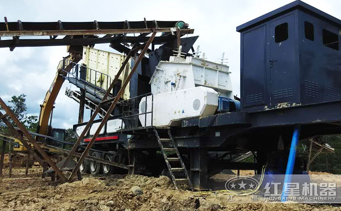 移動(dòng)反擊碎石機(jī)現(xiàn)場圖