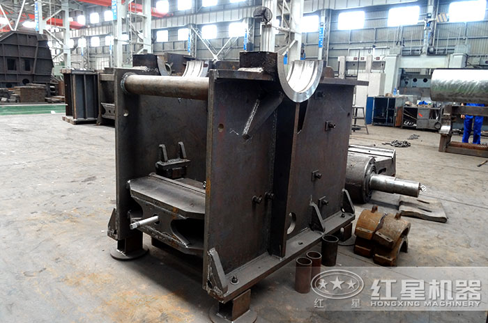 鐵礦石顎式破碎機(jī)制造車間 鐵礦石顎式破碎機(jī)制造車間