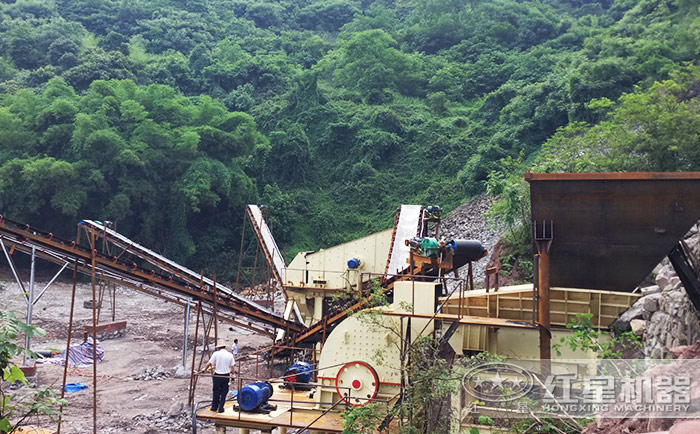 錘式破碎機(jī)客戶加工現(xiàn)場(chǎng) 錘式破碎機(jī)客戶加工現(xiàn)場(chǎng)