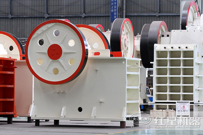 石英石破碎機(jī)側(cè)面圖 石英石破碎機(jī)側(cè)面圖
