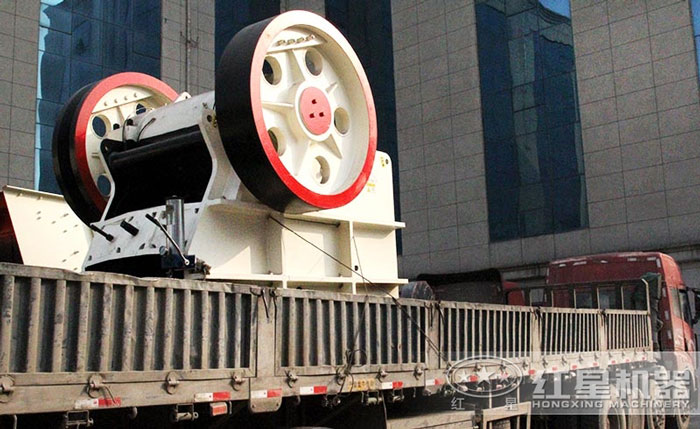 顎式破碎機設備發(fā)往山東
