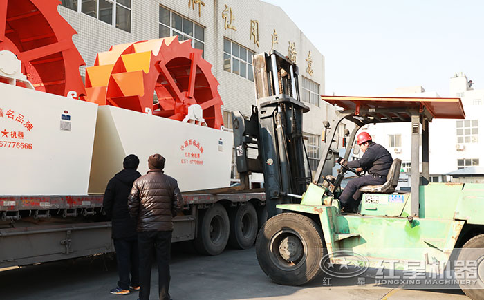 客戶到紅星機器廠區(qū)參觀考察設備