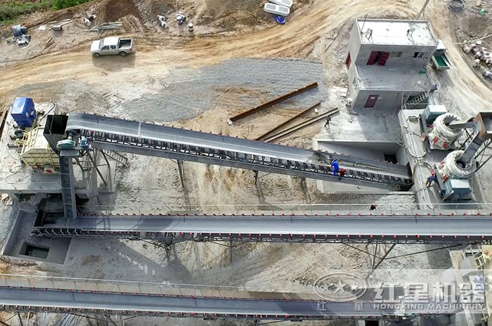 時(shí)產(chǎn)200噸的砂石生產(chǎn)現(xiàn)場 時(shí)產(chǎn)200噸的砂石生產(chǎn)現(xiàn)場