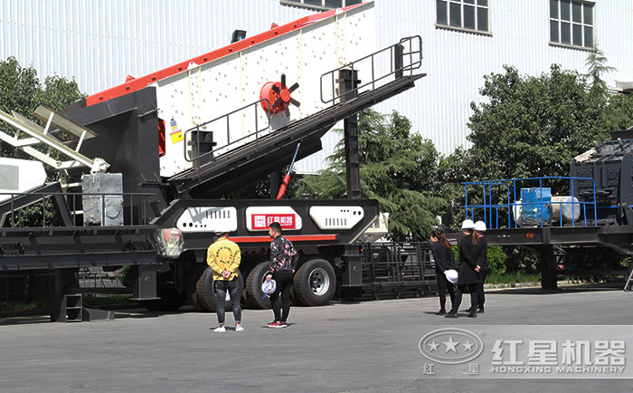 四川客戶到紅星機器參觀考察設(shè)備