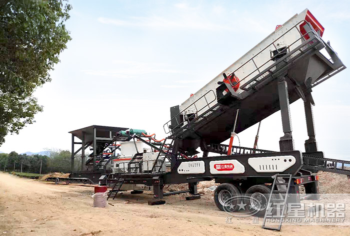 制砂機(jī)+振動(dòng)篩配置設(shè)備的加工現(xiàn)場 制砂機(jī)+振動(dòng)篩配置設(shè)備的加工現(xiàn)場