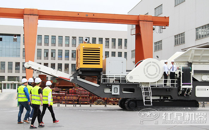 大批客戶到紅星機(jī)器廠區(qū)參觀考察移動(dòng)一體式設(shè)備 大批客戶到紅星機(jī)器廠區(qū)參觀考察移動(dòng)一體式設(shè)備