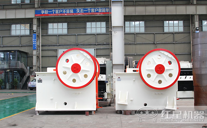 小型顎式破碎機(jī)設(shè)備生產(chǎn)車(chē)間 小型顎式破碎機(jī)設(shè)備生產(chǎn)車(chē)間