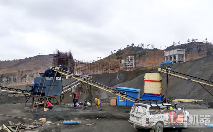 復(fù)合破碎機(jī)破碎制砂加工現(xiàn)場 復(fù)合破碎機(jī)破碎制砂加工現(xiàn)場
