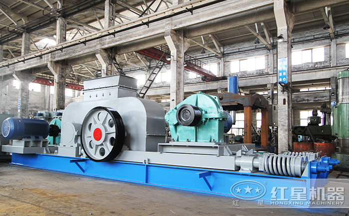 大型對輥制砂機設(shè)備生產(chǎn)車間 大型對輥制砂機設(shè)備生產(chǎn)車間