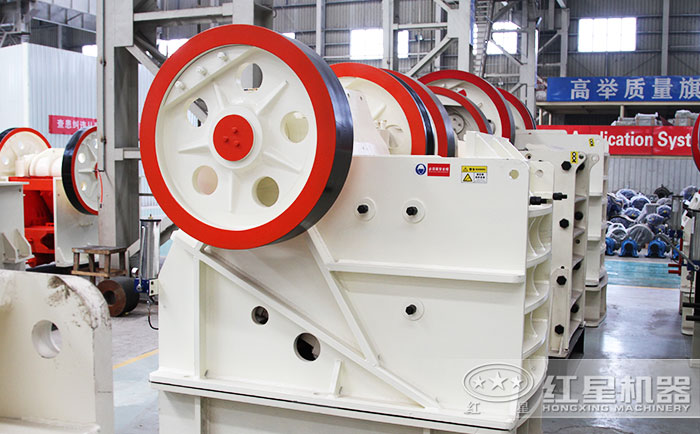 粗碎設(shè)備鄂式破碎機(jī)專(zhuān)業(yè)化生產(chǎn)車(chē)間