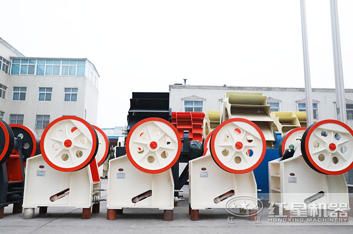 小型顎式碎石機設(shè)備展示