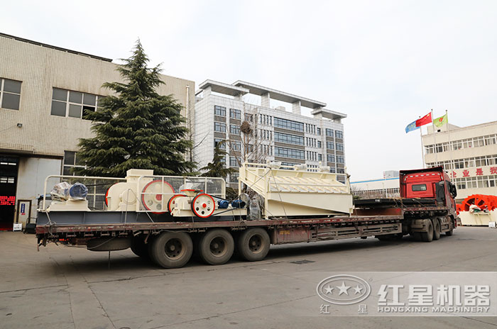 對輥式碎石機械發(fā)往河北