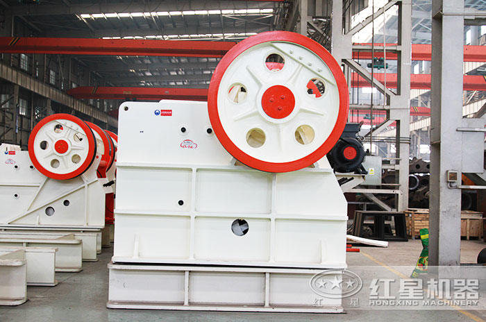 顎式破碎機設(shè)備車間