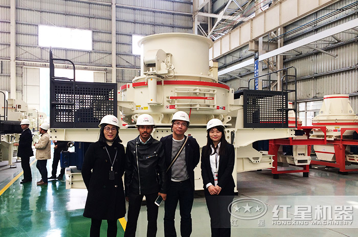 客戶到紅星機(jī)器廠區(qū)參觀考察設(shè)備 客戶到紅星機(jī)器廠區(qū)參觀考察設(shè)備