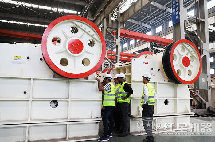 客戶來紅星機(jī)器參觀考察顎破設(shè)備 客戶來紅星機(jī)器參觀考察顎破設(shè)備