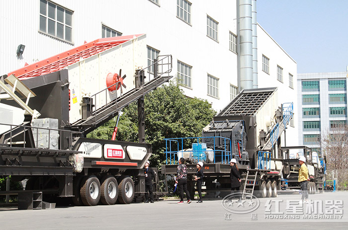 客戶到紅星機器廠區(qū)參觀考察設備 客戶到紅星機器廠區(qū)參觀考察設備