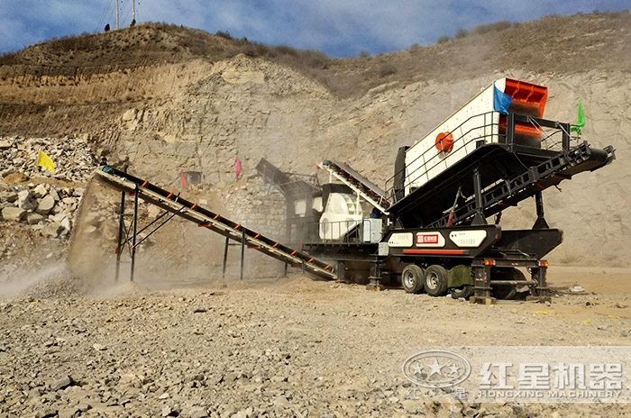 移動錘式破碎篩沙一體機設(shè)備作業(yè)現(xiàn)場 移動錘式破碎篩沙一體機設(shè)備作業(yè)現(xiàn)場