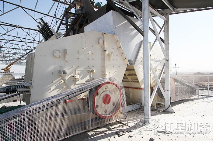 反擊式破碎機作業(yè)現(xiàn)場 反擊式破碎機作業(yè)現(xiàn)場