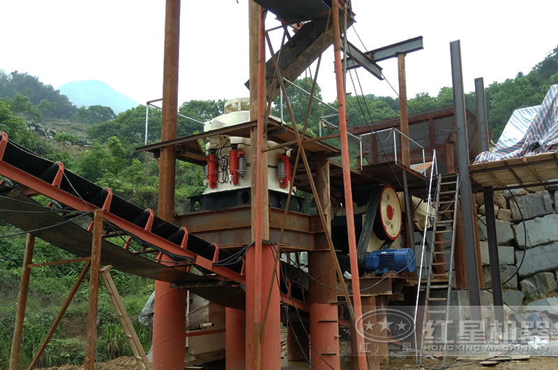 時(shí)產(chǎn)50噸鵝卵石作業(yè)現(xiàn)場(chǎng) 時(shí)產(chǎn)50噸鵝卵石作業(yè)現(xiàn)場(chǎng)