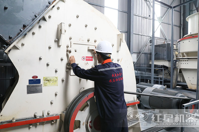 紅星工程師到現(xiàn)場安裝設備 紅星工程師到現(xiàn)場安裝設備