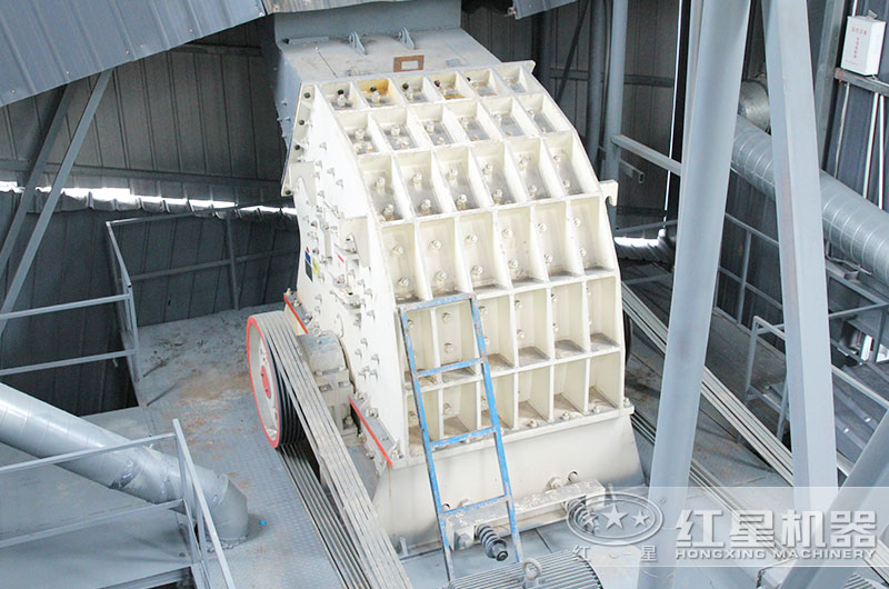 廣東時產100噸石灰石現(xiàn)場 廣東時產100噸石灰石現(xiàn)場