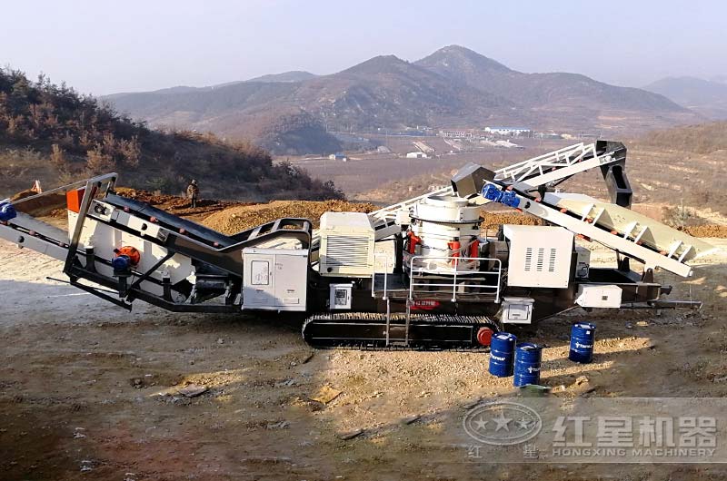 履帶式移動破碎制砂生產(chǎn)現(xiàn)場 履帶式移動破碎制砂生產(chǎn)現(xiàn)場