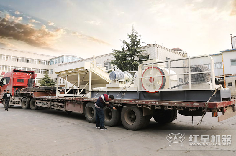 紅星對(duì)輥式制砂機(jī)發(fā)貨中 紅星對(duì)輥式制砂機(jī)發(fā)貨中