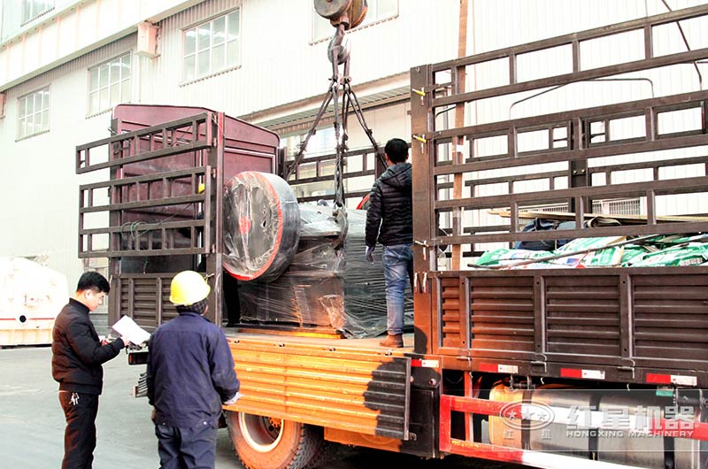 顎式粉碎機(jī)發(fā)貨現(xiàn)場(chǎng)